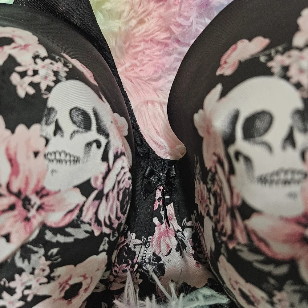 Torrid Underwire Bra 44C Flaw!  See pics and description!! - Picture 2 of 6